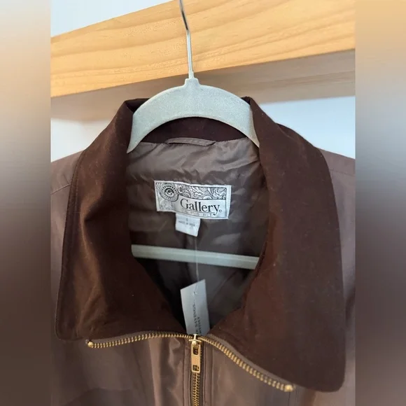 Gallery Women's Utility Jacket in Rich Brown - Picture 2 of 5